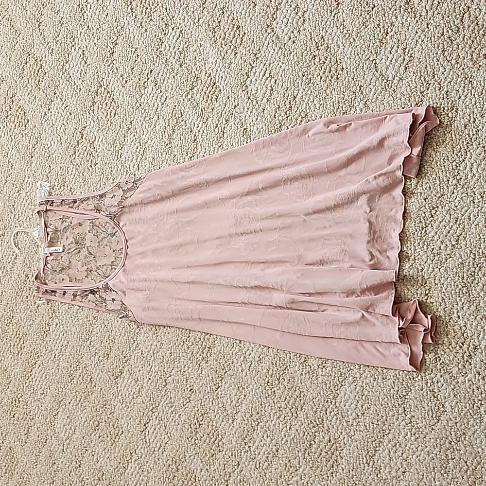 NWOT lace back stretch long tank szl